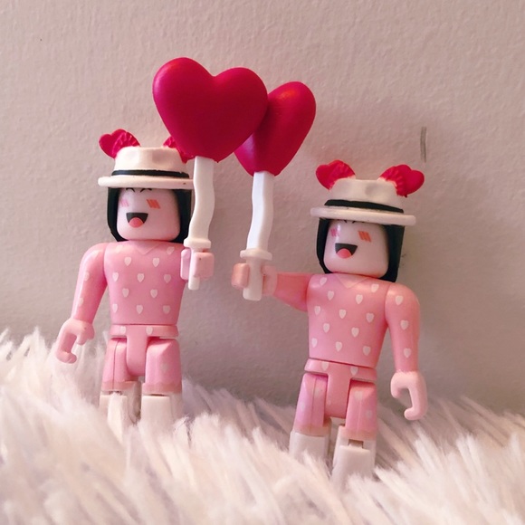 cSapphire Roblox Toy with Super Pink Heart Face Code - Picture 4 of 8
